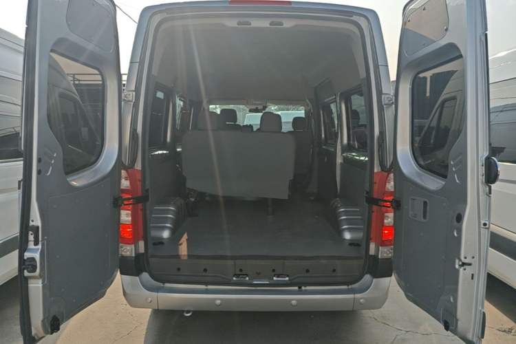 Used Foton Toano 2023 2.0T Automatic Jixiang Long-Wheelbase Mid-Height Rear Single Tire 7/9-Seater