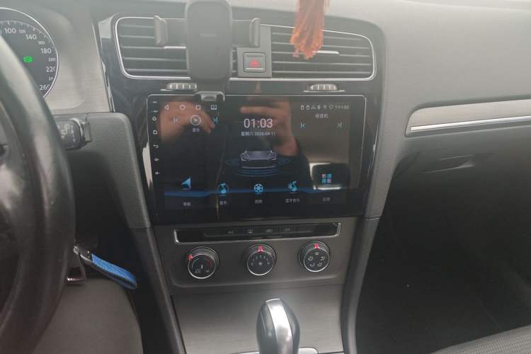 Used Volkswagen Golf 2014 1.6L Automatic Comfort Model Audio And AC Panel