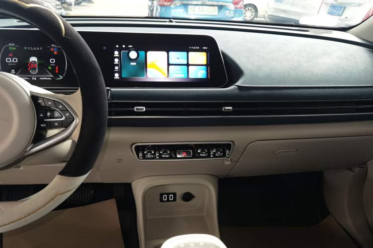 Used ORA Good Cat 2022 500 km Long-Range Luxury Version Lithium-NMC Audio And AC Panel