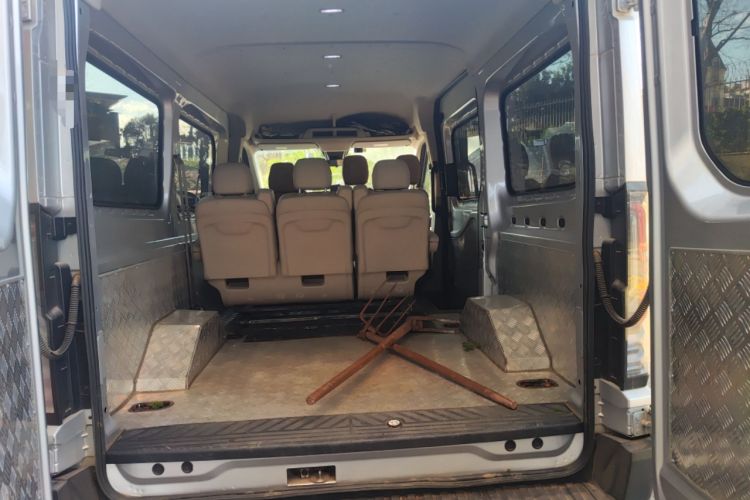 Used Ford Transit T8 2024 T8 2.3T Diesel Manual Short Wheelbase Mid-Roof 6-Seater Multi-Function Version 3/3