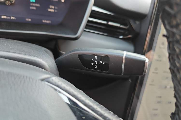 Used XPeng G3 2020 520 Luxury Edition Gear Lever