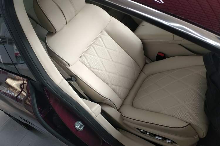 Used Hima Stelato S9 2025 Extended-Range Ultra Right Front Seat