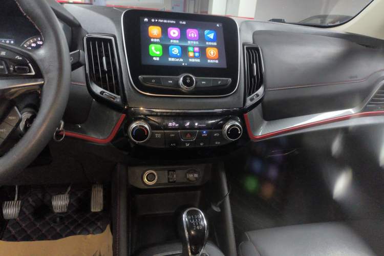 Used CHANGAN CS55 2018 1.5T Manual Colorful Model China V Standard Audio And AC Panel