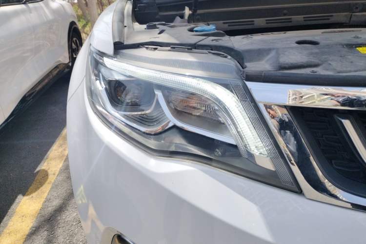 Used Geely Auto Emgrand X7 Sport 2016 1.8TD Automatic ZhiZun Version Right Front Headlight