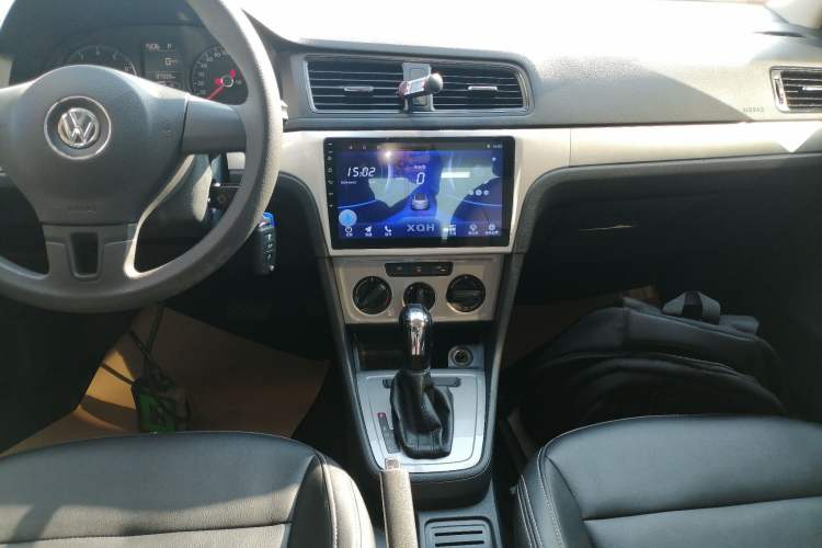 Used Volkswagen Lavida 2017 1.6L Automatic Comfort Edition Audio And AC Panel