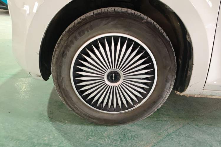 Used CHANGAN NEVO Lumin 2022 155 km – Refreshingly Sweet Edition Left Front Wheel Hub