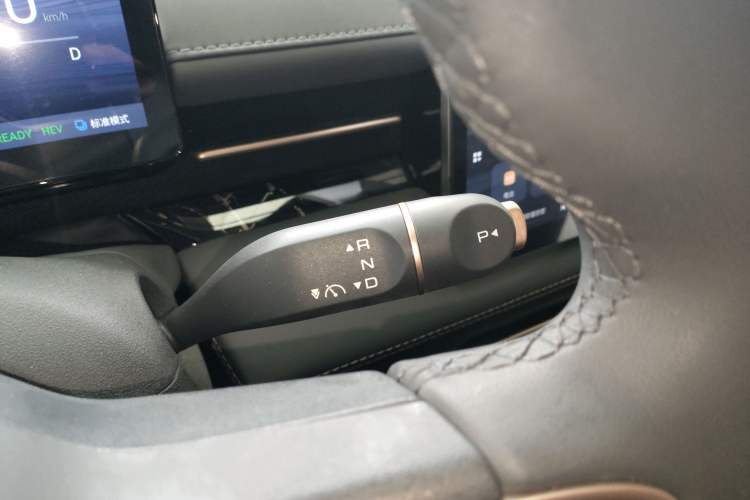 Used Wuling Xingguang 2025 70km Smart Standard Version Gear Lever