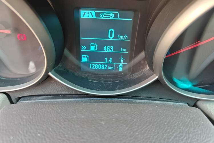 Used Chevrolet Cruze 2015 1.5L Classic SL MT Odometer Close Up