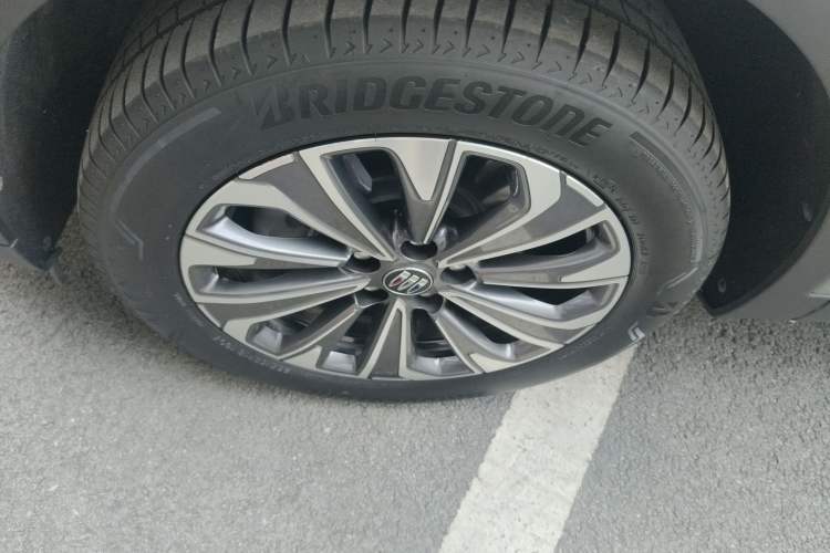 Used Buick Envision 2025 25T Entry-Grade Platinum Edition Left Front Wheel Hub