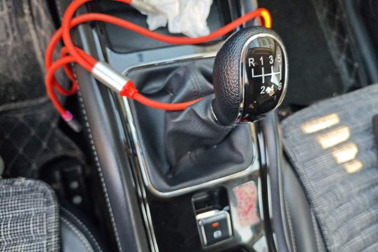 Used Dongfeng Fengon 580 2016 1.5T Manual Luxury Edition Gear Lever