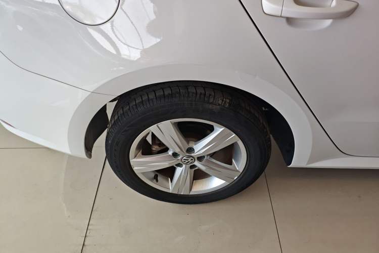 Used Volkswagen Gran Lavida 2017 1.6L Automatic Fashion Edition Right Rear Wheel Hub