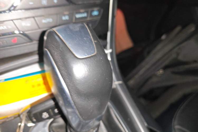 Used Ford Edge 2015 2.0T GTDi Two-Wheel-Drive High-Line Version