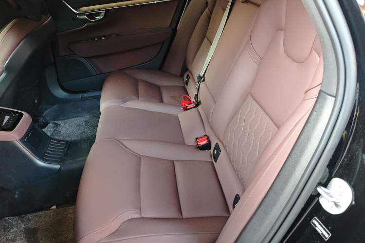 Used Volvo S90 New Energy 2026 Plug-in Hybrid Four-Wheel Drive Long-Range Zhiyi Luxury Edition
