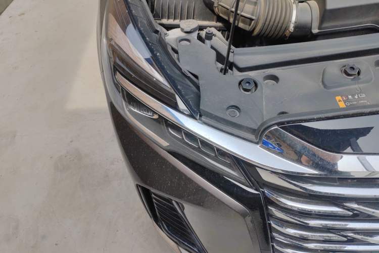 Used Buick GL8 2023 Facelifted Land Cruiser Executive Luxury Version
