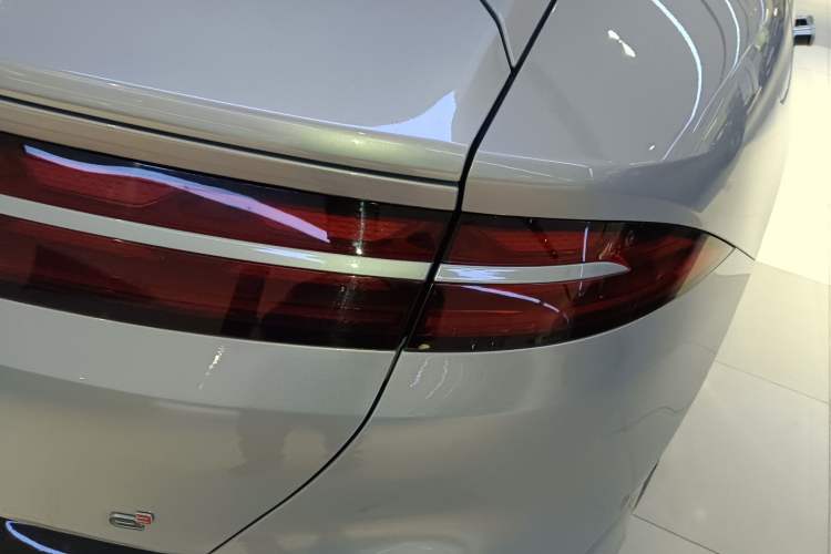 Used Denza Z9GT 2024 1100 Four-Wheel Drive Ultra Version Right Rear Taillight