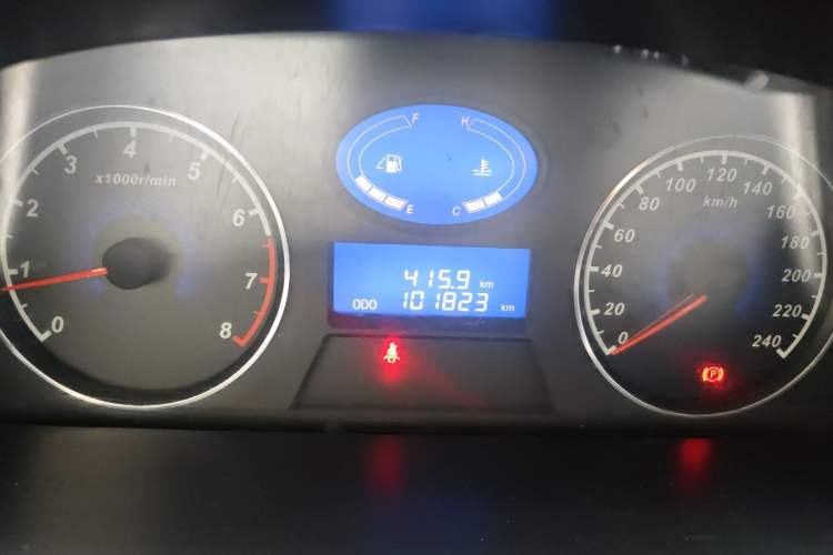 Used Geely Auto Classic Emgrand 2013 Hatchback 1.5L Manual Entry-Level Model Odometer Close Up