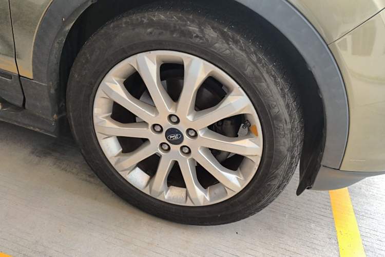 Used Ford Kuga 2015 1.5L GTDi Two-Wheel Drive Fashion Edition Right Front Wheel Hub