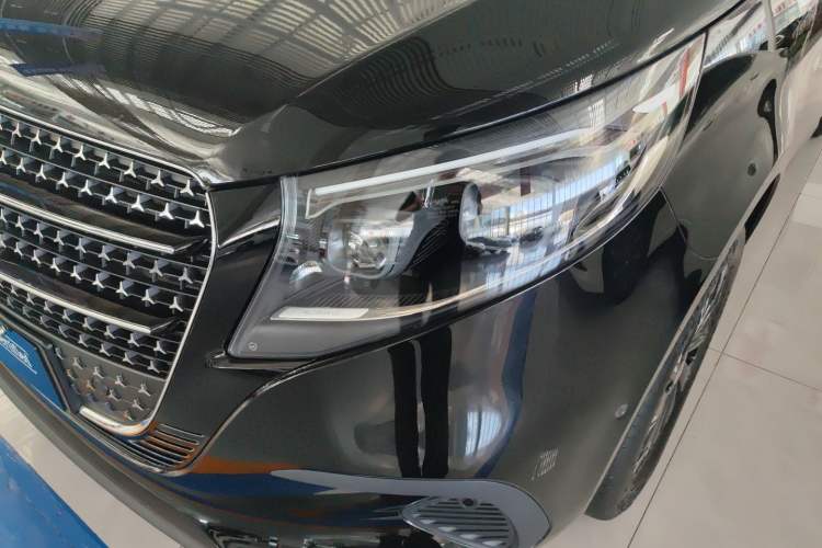 Used Mercedes-Benz V-Class 2024 V 300 Pilot Edition