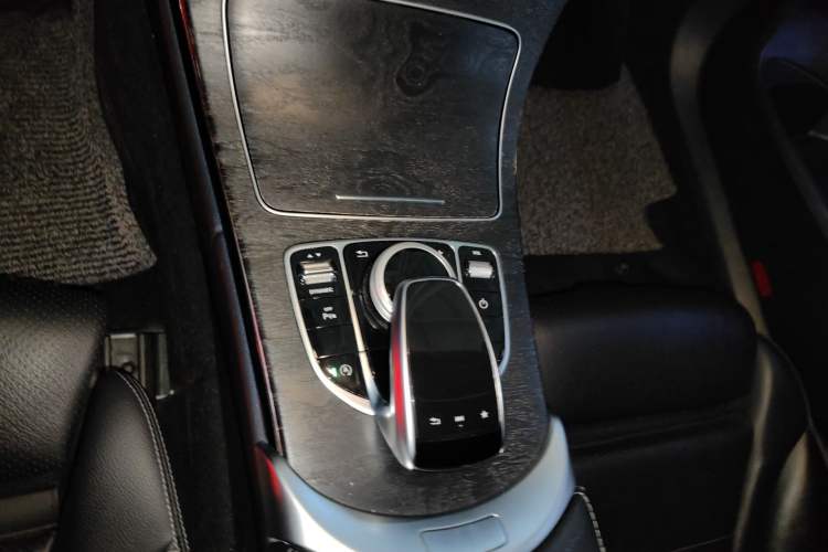 Used Mercedes-Benz C-Class 2018 C 180 L Fashion Edition Sport Version Gear Lever