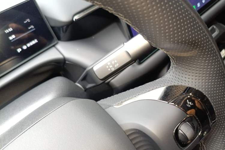 Used AION V 2025 Aion Tyrannosaurus 650 Smart Enjoy Edition Gear Lever