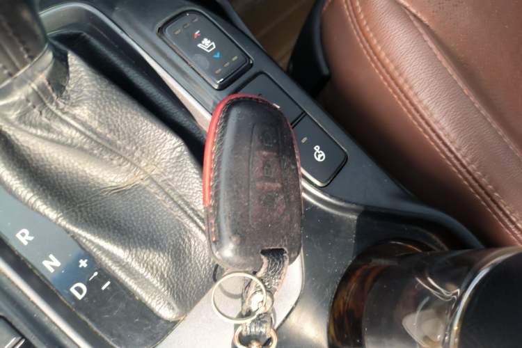 Used Hyundai Grand SantaFe 2013 3.0L 7-seat 4x4 Brown Interior Flagship Edition Vehicle Key