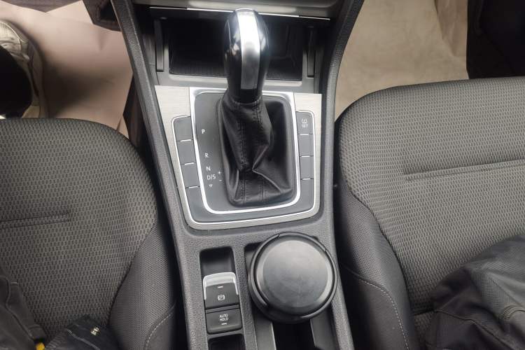 Used Volkswagen Golf 2014 1.4TSI Automatic Comfort Model Gear Lever