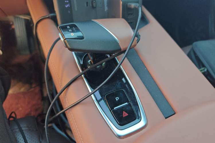 Used CHANGAN UNI-Z New Energy 2024 Blue Whale Smart Electric iDD 125km Beyond Edition Gear Lever