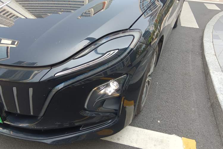 Used Hongqi E-QM5 2022 431 km Charge & Enjoy Edition
