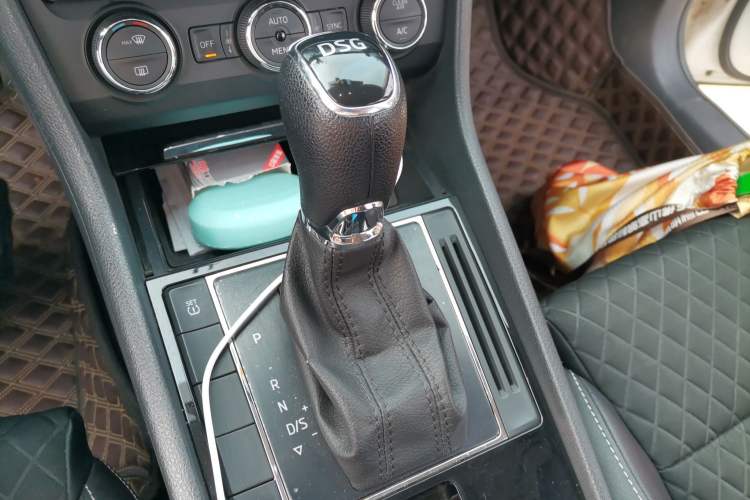 Used Skoda Superb 2018 TSI280 DSG Comfort Edition China V Standard Gear Lever