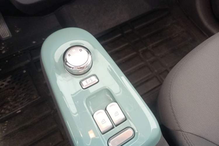 Used CHANGAN NEVO Lumin 2022 155 km – Refreshingly Sweet Edition Gear Lever