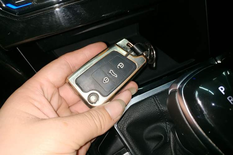 Used Volkswagen Tayron 2022 330TSI Two-Wheel Drive Luxury Smart Connectivity Version Vehicle Key