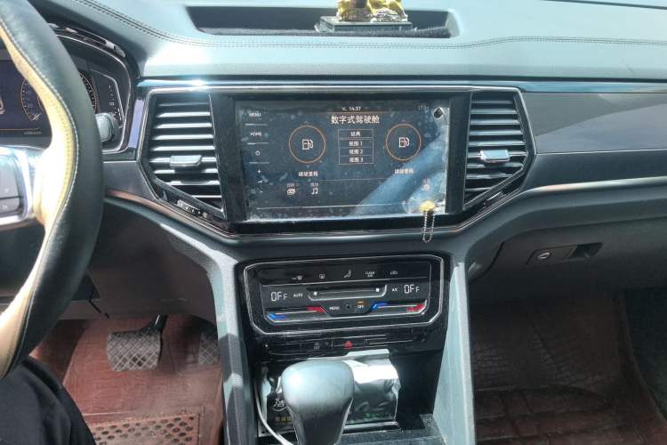 Used Volkswagen Teramont X 2020 Facelifted 330TSI Two-Wheel-Drive Luxury Edition Audio And AC Panel