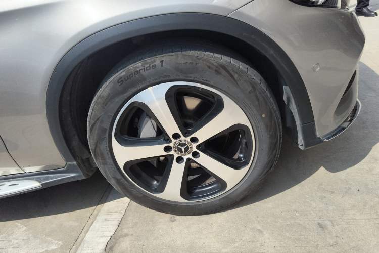 Used Mercedes-Benz GLC 2019 Facelift GLC 260 L 4MATIC Luxury Model
