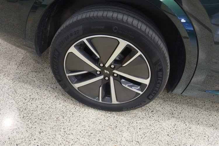 Used Li Auto L8 2024 Pro Model Exterior 3