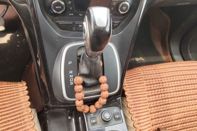 Used Ford Kuga 2015 2.0L GTDi Four-Wheel-Drive Sport Model Gear Lever