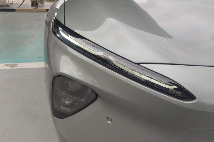 Used Nio ET7 2022 75 kWh Right Front Headlight