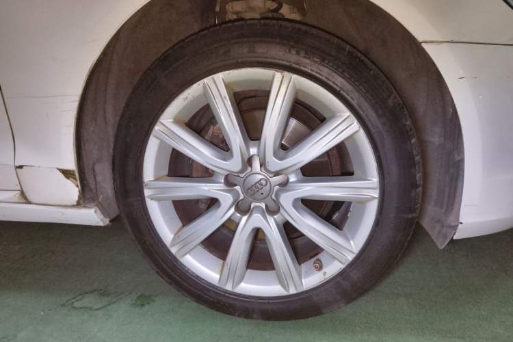 Used Audi A6L 2014 TFSI Standard Model Right Front Wheel Hub