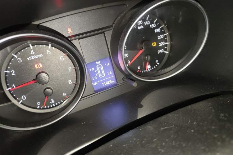 Used Haval H6 2014 Sport Version 1.5T Manual Two-Wheel Drive Elite Edition Odometer Close Up