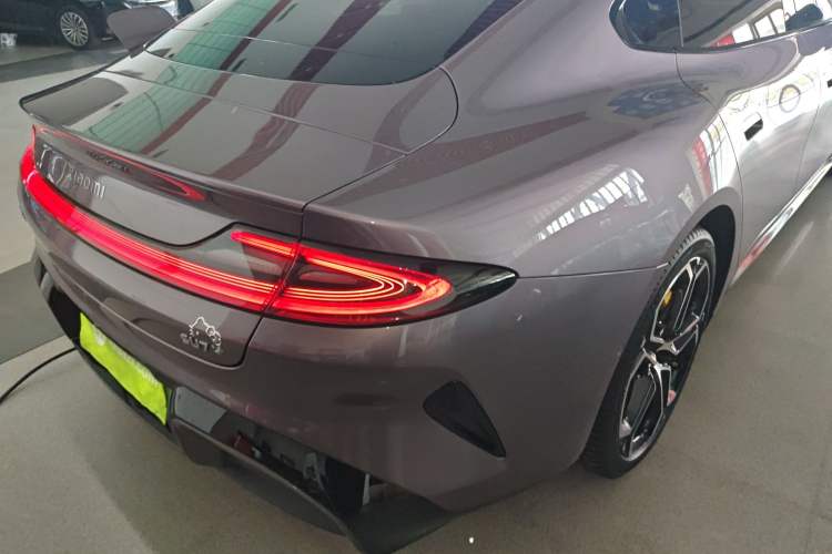 Used Xiaomi Auto SU7 2024 Rear-Drive Long-Range Intelligent Driving Version Right Rear Taillight