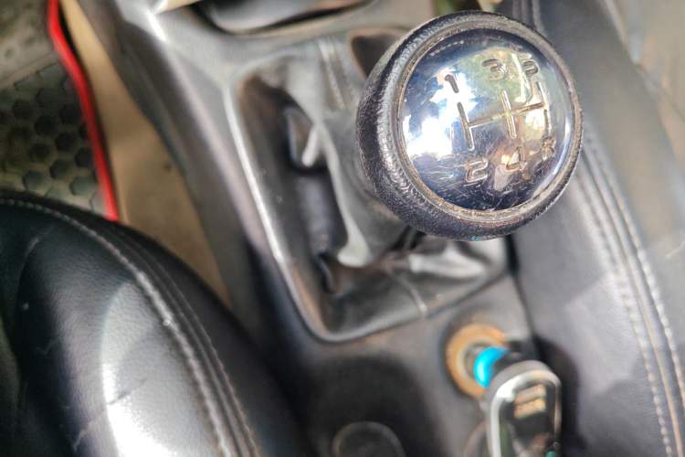 Used Peugeot 207 2010 Hatchback 1.4L Manual Yule Edition Gear Lever