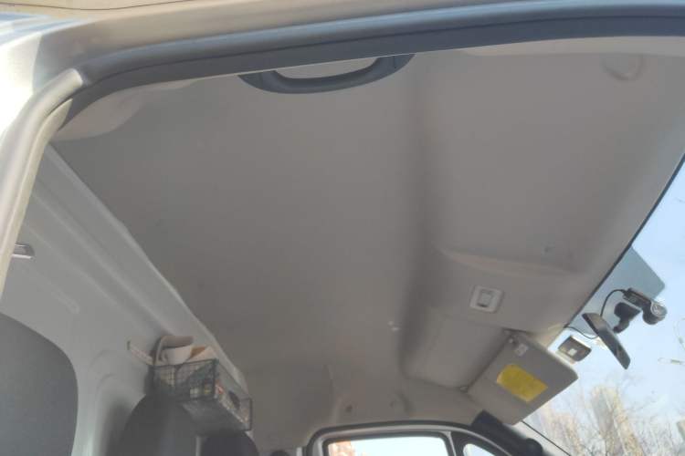 Used Foton Toano 2024 Tuyano Pro Van 2.5T Manual Rear-Wheel Drive Extended Wheelbase with Ultra-High Roof Dual Rear Tires 3-Seater Configuration