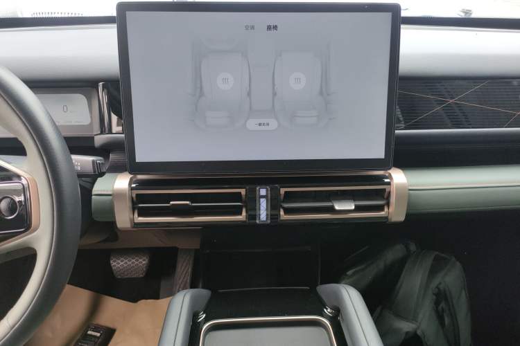 Used iCAR 03 2024 501km Two-Wheel Drive Long-Range Yuechao Edition Audio And AC Panel