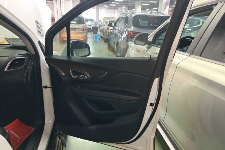 Used Buick Encore 2015 1.4T Automatic All-Wheel-Drive Flagship Model
