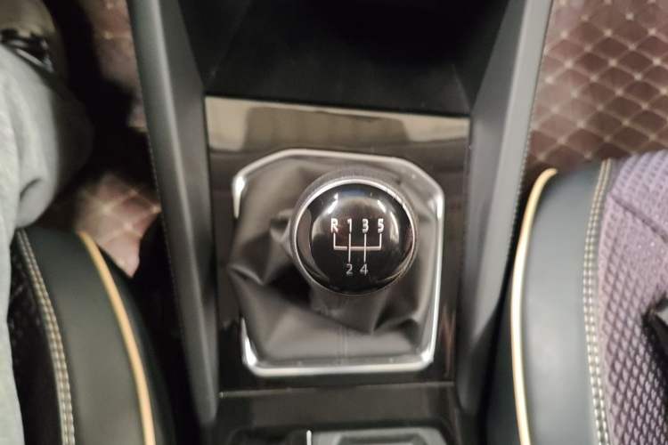Used Jetta VS5 2022 280TSI Manual Advanced Trim Gear Lever