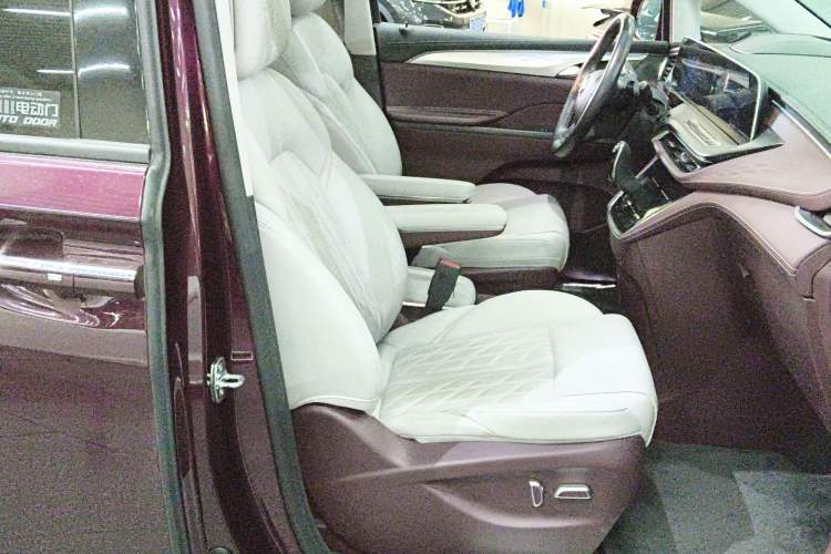 Used Buick GL8 2023 Avenir Aivia Six-Seat Deluxe Edition
