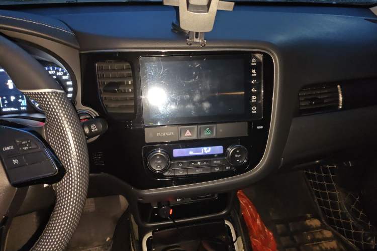 Used Mitsubishi Outlander 2019 2.4L 4x4 Zhi Xiang Edition 5 Seats China VI Standard
