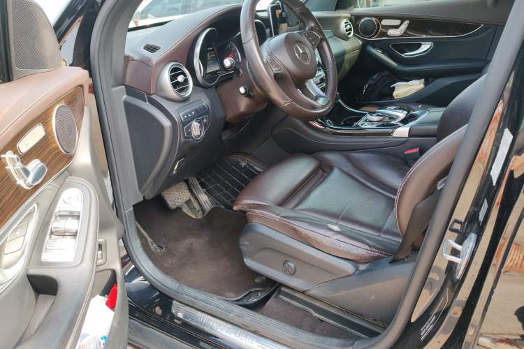 Used Mercedes-Benz GLC 2017 GLC 260 4MATIC Luxury Model Driver Seat