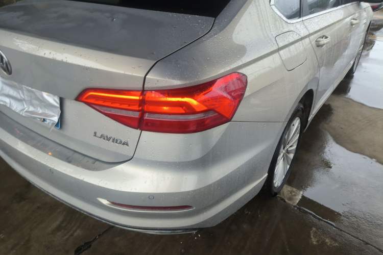 Used Volkswagen Lavida 2019 1.5L Automatic Comfort Edition China VI Standard Exterior 3