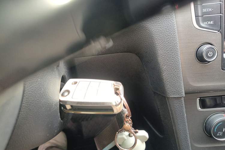 Used Volkswagen Golf 2016 230TSI Automatic Comfort Version
