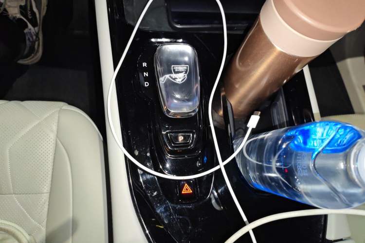 Used Volvo EM90 2025 Ultra Six-Seater
